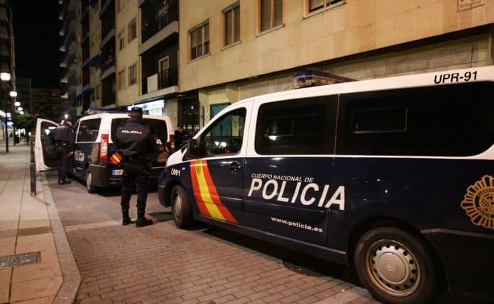 Barcelone - un homme raciste arrache avec ses dents le doigts d’un Marocain devant son fils