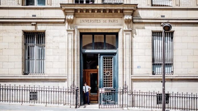 La Sorbonne interdit aux étudiants et aux enseignants de prier dans l'établissement