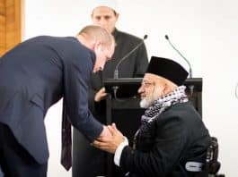 Un imam de Londres refuse de serrer la main de Kate Middleton - VIDEO