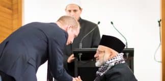 Un imam de Londres refuse de serrer la main de Kate Middleton - VIDEO
