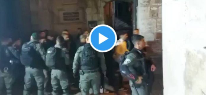 Al-Aqsa deuxième nuit de violence dans la mosquée Sainte