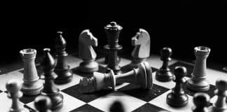 Kenya - un homme se cache sous un niqab pour participé à une tournoi d'échecs féminin