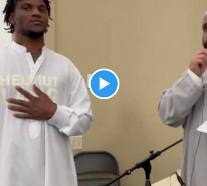 Famous American football player Sarvaris Ward converted to Islam - video