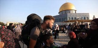 Le musulman Neil Dauxois se rend à pied à la mosquée Al-Aqsa depuis la France3