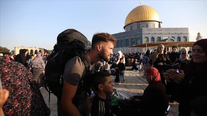 Le musulman Neil Dauxois se rend à pied à la mosquée Al-Aqsa depuis la France3