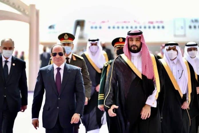 Mohammed bin Salman reçoit Abdelfattah al-Sissi pour une visite éclair