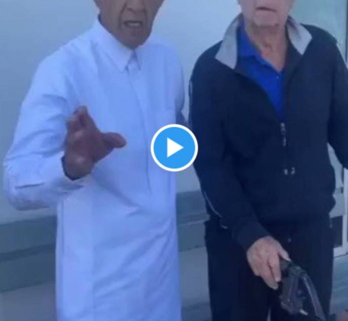 Australie un vieil homme se plaint du bruit dans la mosquée puis se convertit à l’Islam - VIDEO