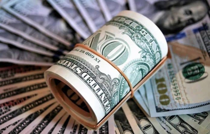 L'Irak interdit les transactions en dollars américains pour booster le dinar
