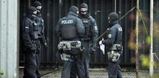 La police allemande arrache un garçon musulman à sa famille