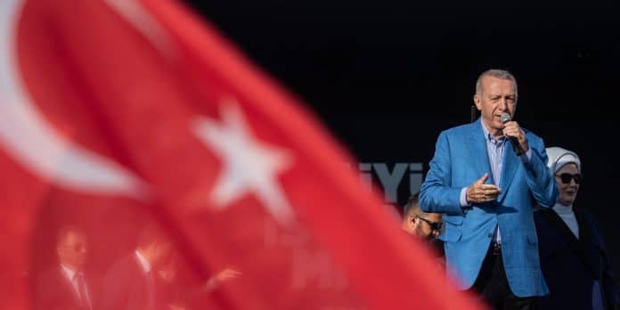 Présidentielles - La Turquie fait face à un second tour avec Erdogan en tête au premier tour
