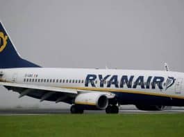 Un homme handicapé contraint de ramper pour quitter son avion Ryanair