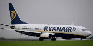 Un homme handicapé contraint de ramper pour quitter son avion Ryanair