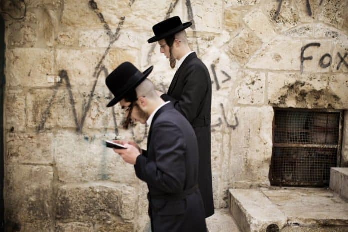 Un rabbin subit l’islamophobie après avoir prié dans un parc public