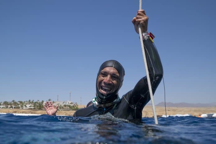 L'Algérien Abdellatif Allouache bat le record du monde d'apnée