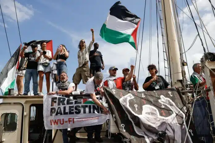 Flottille Global Sumud en route de Barcelone vers Gaza, avec activistes, médecins et journalistes internationaux.