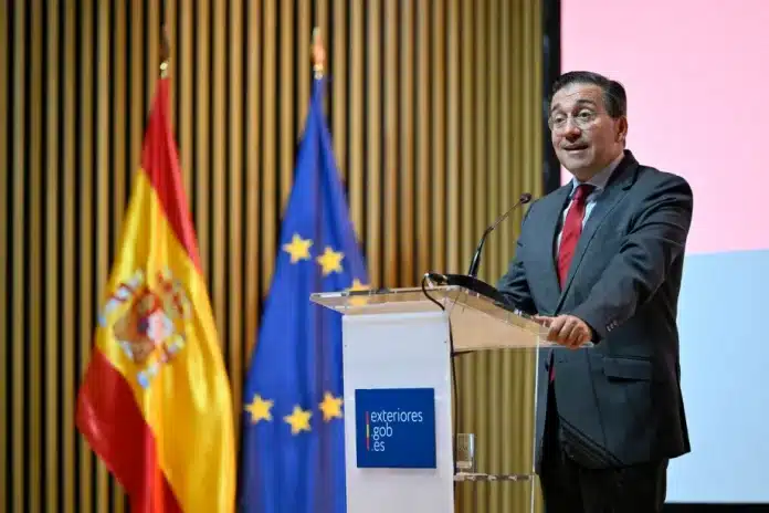 José Manuel Albares présente la stratégie diplomatique 2025–2028 de l’Espagne à Madrid.