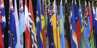 Drapeaux des îles du Pacifique représentant le soutien des PICs