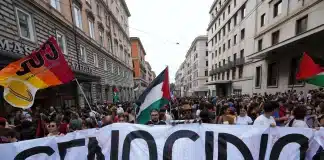 Manifestants à Rome, grève générale et mobilisation nationale contre la guerre à Gaza, septembre 2025.
