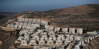 Vue de la Cisjordanie avec les colonies israéliennes et zones palestiniennes.