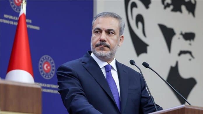 Ministre turc des Affaires étrangères annonçant le soutien à la feuille de route syrienne pour Sweida