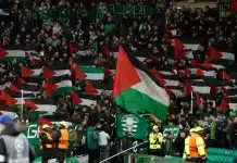 Plus de 30 juristes demandent à l’UEFA d’exclure Israël de ses compétitions Supporters du Celtic agitant des drapeaux palestiniens pendant un match de Ligue des champions face au Club Bruges, le 27 novembre 2024.