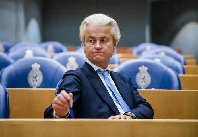 candidat-dextreme-droite-Geert-Wilders-arrive-elections-legislatives-Pays-Bas-mercredi-22-novembre_0