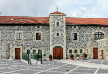 Mosquée de Le Puy-en-Velay, dans la Haute-Loire, en France.