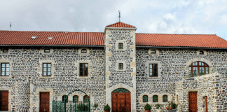 Mosquée de Le Puy-en-Velay, dans la Haute-Loire, en France.