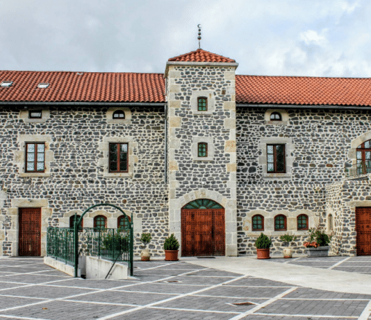 Mosquée de Le Puy-en-Velay, dans la Haute-Loire, en France.
