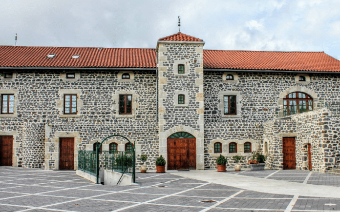 3K3QXGZX7FDJ7AOU242VKU34SQ Mosquée de Le Puy-en-Velay, dans la Haute-Loire, en France.