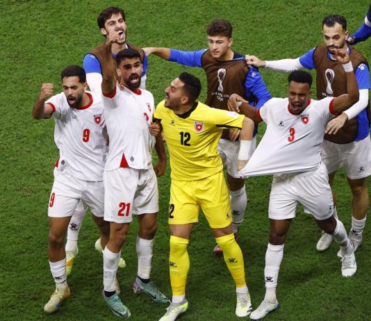 L’équipe nationale de football de Jordanie célébrant le victoire face à l'Arabie Saoudite.