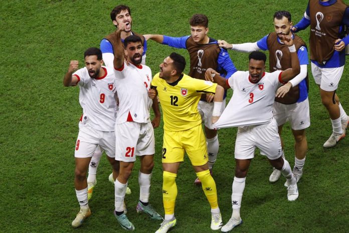 75701 L’équipe nationale de football de Jordanie célébrant le victoire face à l'Arabie Saoudite.