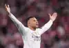 Killian Mbappé sur la pelouse de l’Athletic Bilbao après le succès du Real Madrid 3-0