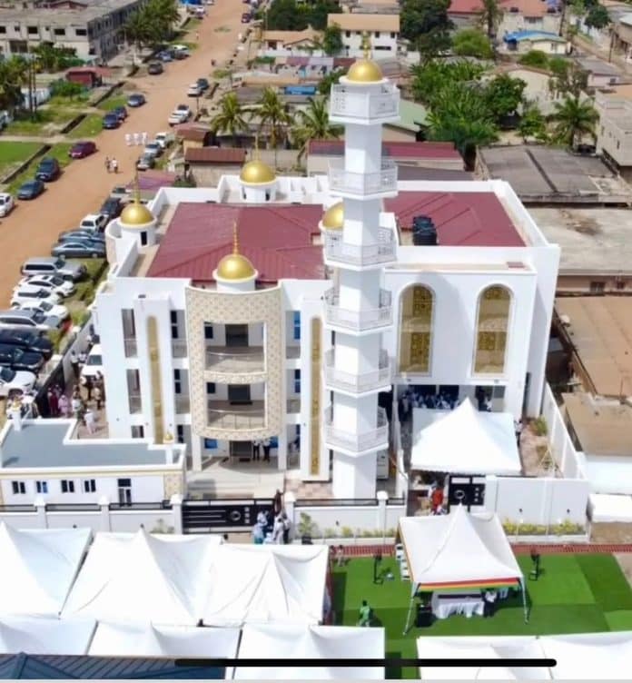 G54oFqhXAAAqf69 Le Masjid Adam Accra inaugurée ce week-end