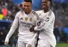 Kylian Mbappé célèbre son premier but avec son coéquipier Vinicius Junior lors du match de Liga contre Alaves