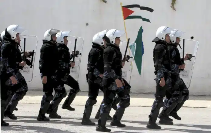 c20ad4d76fe97759aa27a0c99bff6710-1758714961.jpg Formation des policiers palestiniens en Egypte pour la sécurité après guerre, à Gaza.