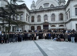 Istanbul : des jeunes unis pour une prière de fraternité
