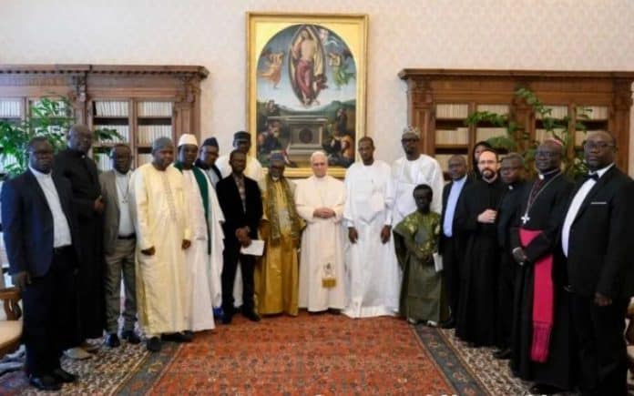 Le-pape-Leon-et-dirigeants-senegalais