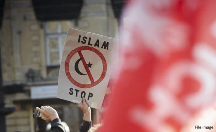 Manifestation centre islamique Pologne