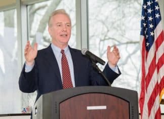 Van Hollen demande le départ de Huckabee