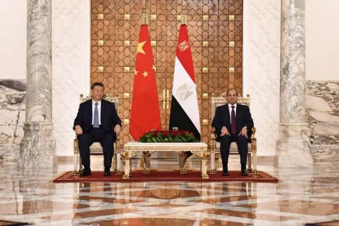 Abdel Fattah al Sissi (droite) Xi-jinping (gauche) en Egypte